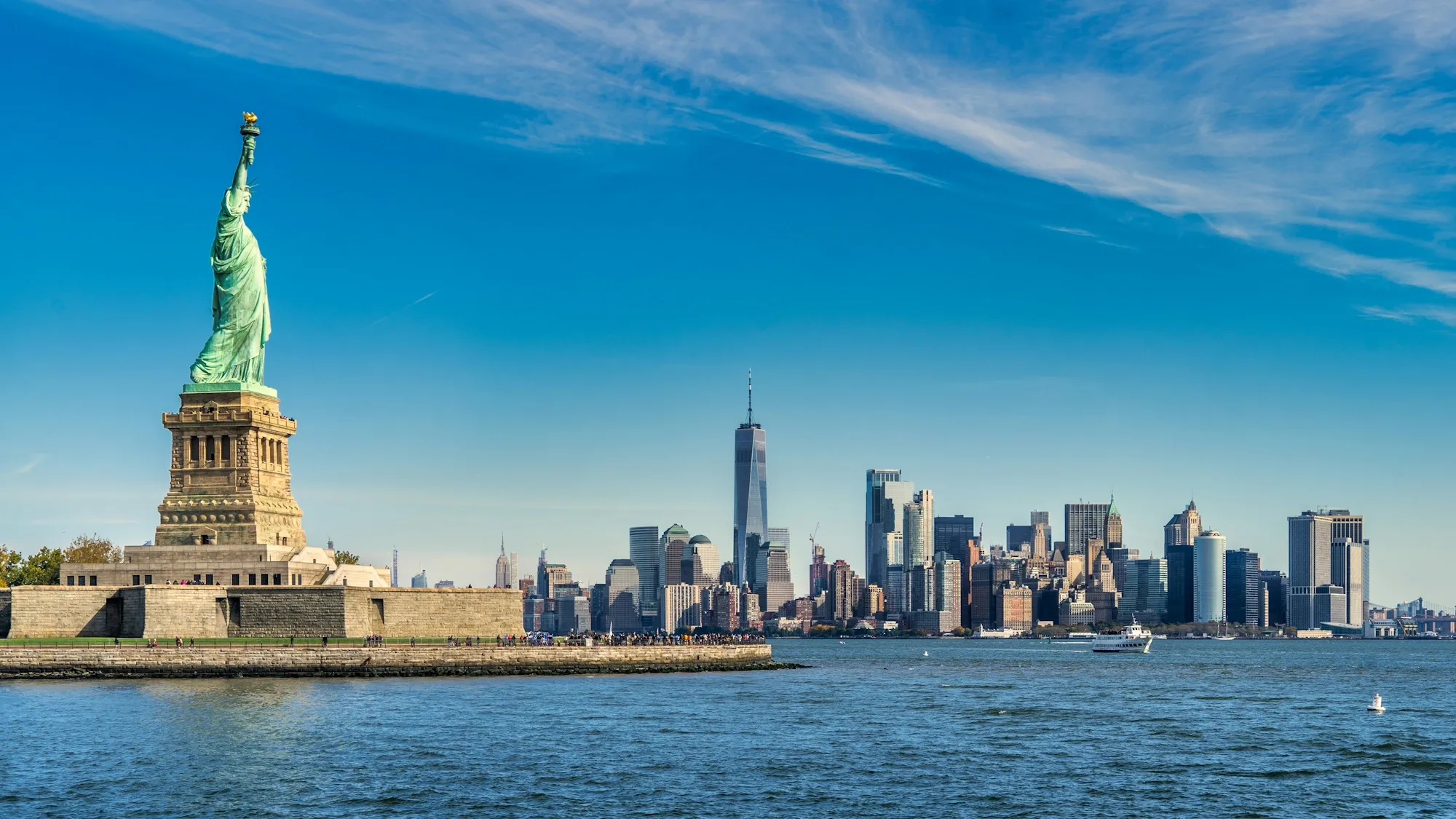 El turismo internacional a Estados Unidos sigue cayendo en 2026: qué está pasando, y qué significa si viajas desde Sudamérica