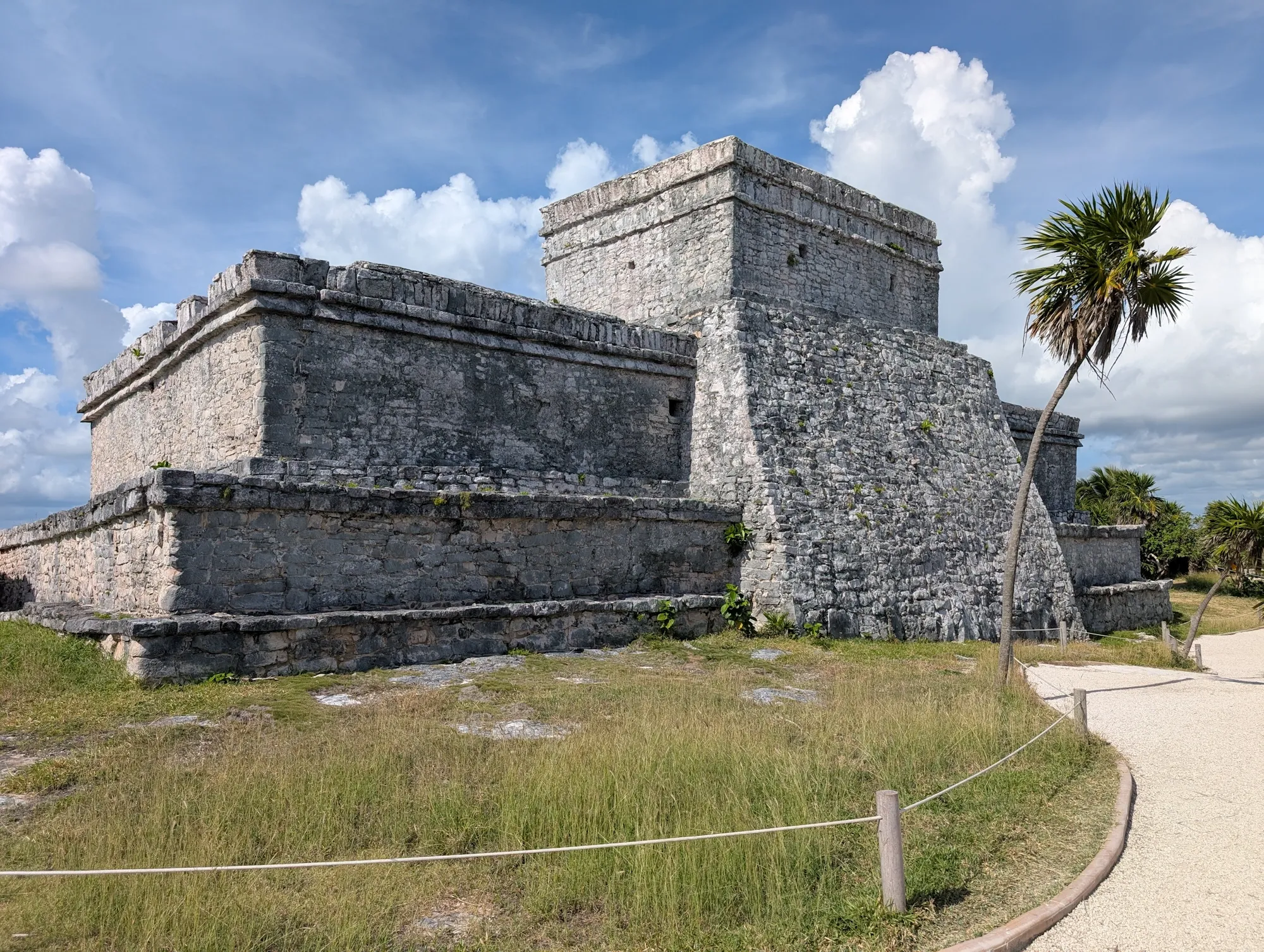 México cobrará más a los turistas extranjeros desde 2027: qué cambia para las vacaciones de verano en Cancún y Playa del Carmen