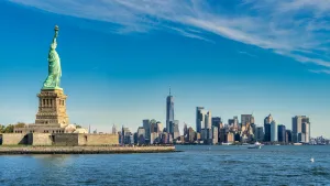 El turismo internacional a Estados Unidos sigue cayendo en 2026: qué está pasando, y qué significa si viajas desde Sudamérica